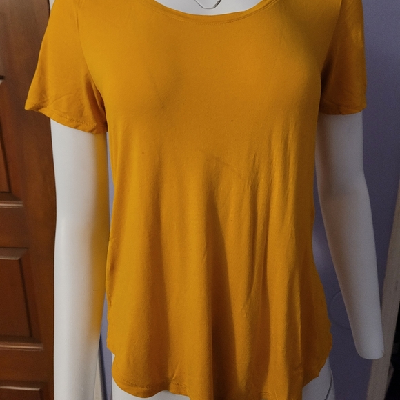 Yellow - Picture 3 of 9